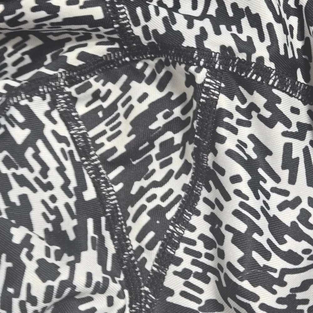 Nike Dri Fit Women Capri Leggings Black White Athletic Workout Size S‎
